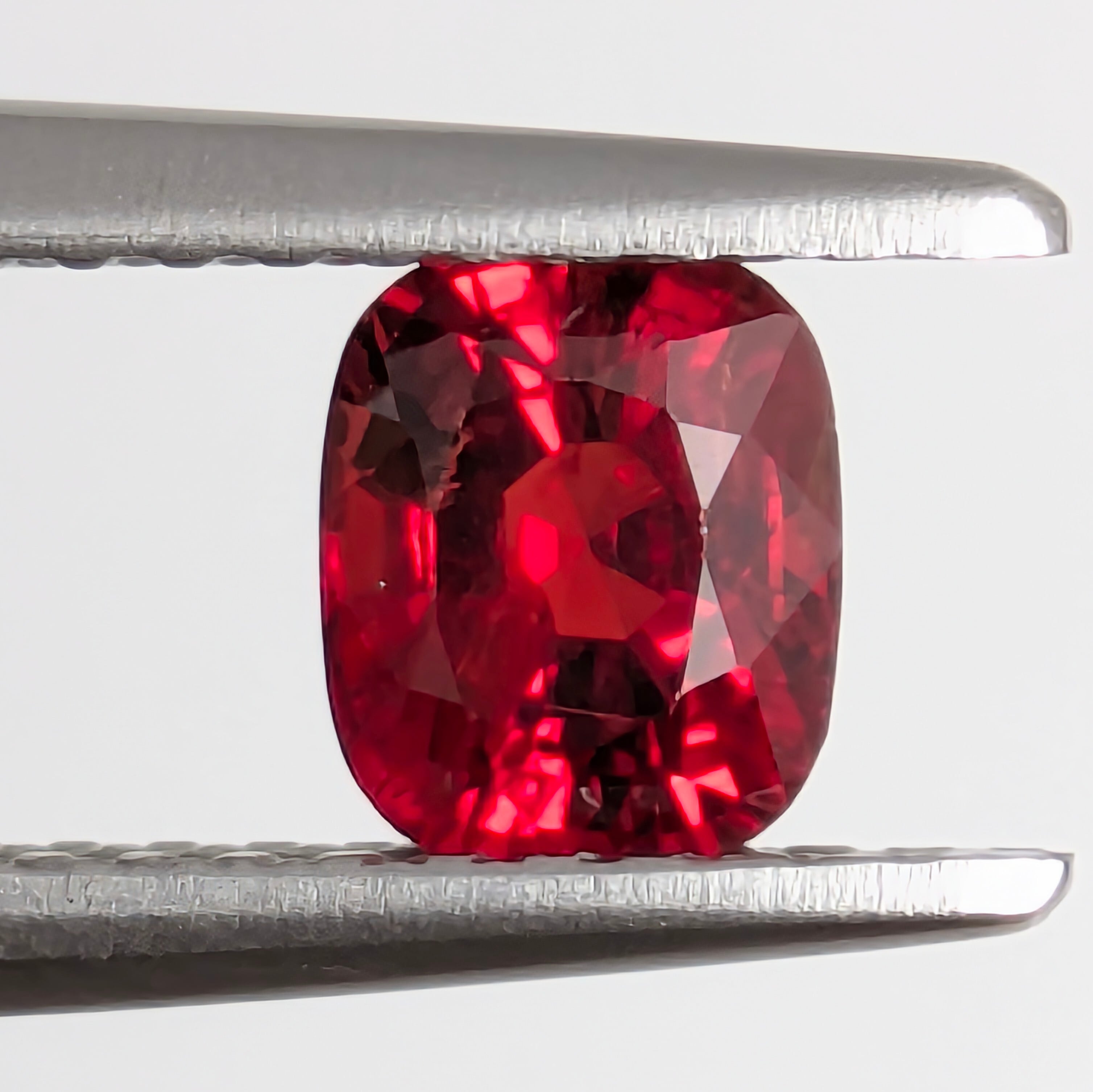 レッドスピネル ルース ミャンマー・モゴック産 【0.63ct】 PRO209171