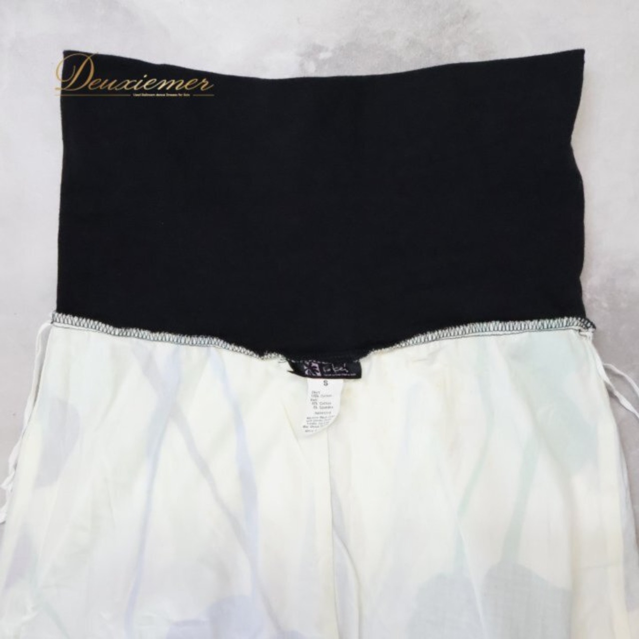 フラダンス 衣装 スカート ホワイト系 花柄 紐 かわいい 華やか 鮮やか 明るい きれい ダンス衣装 ハワイアンダンス レディース ブラック系 ブルー系 グリーン系 白 黒 青 緑 ハワイアン アロハ ハワイアンプリント フラ ダンス レッスン 練習