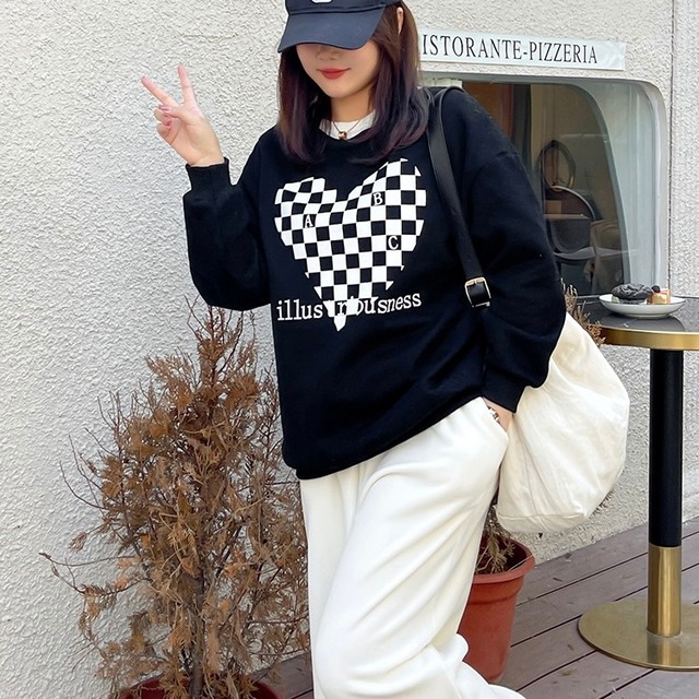 トップス トレーナー パーカー 長袖 ハート プリント フリース ビックサイズ ビックシルエット XL 2XL 3XL 4XL 大きいサイズ レディース 女性用 10代 20代 30代 40代 あったか 秋 冬 可愛い キュート 大人可愛い カジュアル 大人カジュアル ママ 妊婦 マタニティ コーデ ファッション トレンド 人気 定番 韓国系 オルチャン インスタ映え 送料無料 デート お出かけ 休日 ショッピング 旅行 公園デビュー ゆるっと ラフ 着痩せ 体系カバー スタイル お洒落 楽ちん