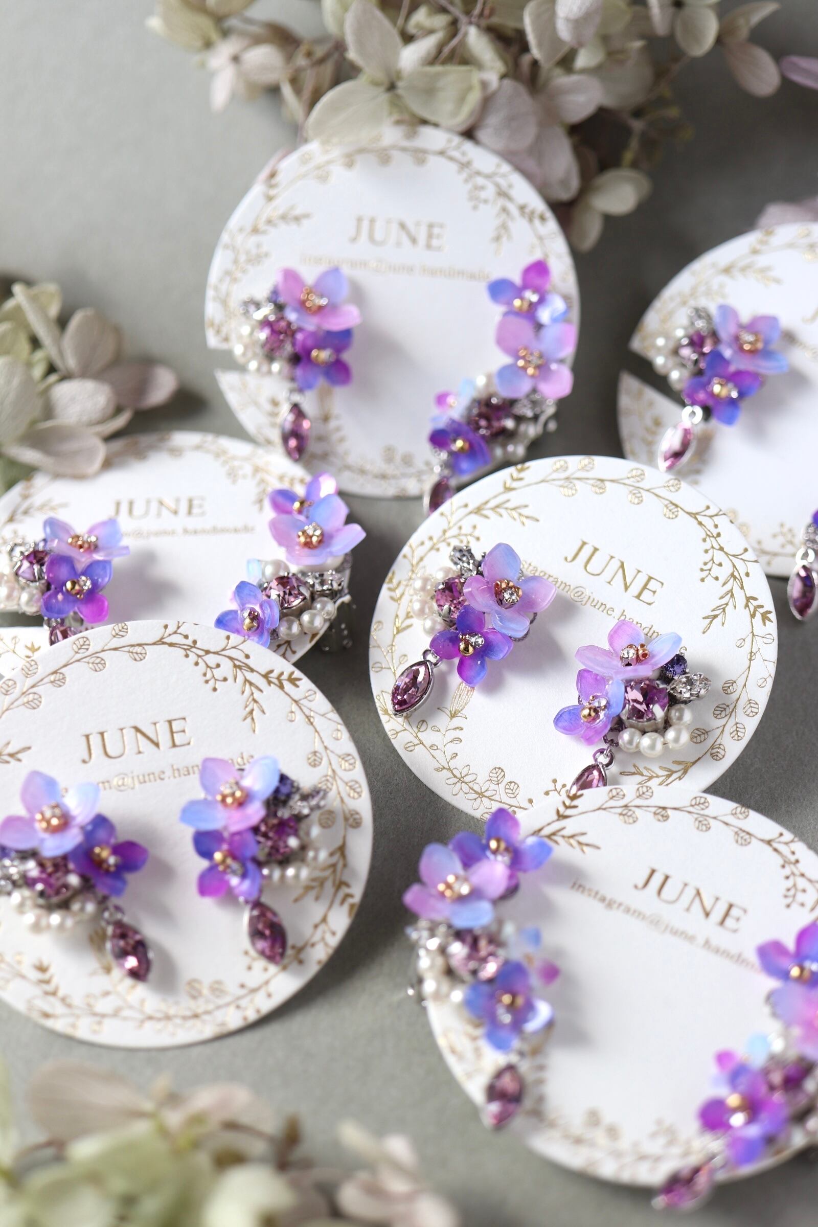 紫陽花とスワロフスキーbijouのイヤーカフ | 大人可愛いハンドメイド 
