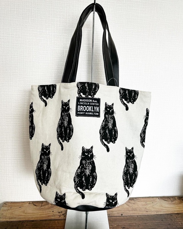 黒猫丸底トートバッグ【黒猫ムッシュ×ブルーグレー＆アイボリー】