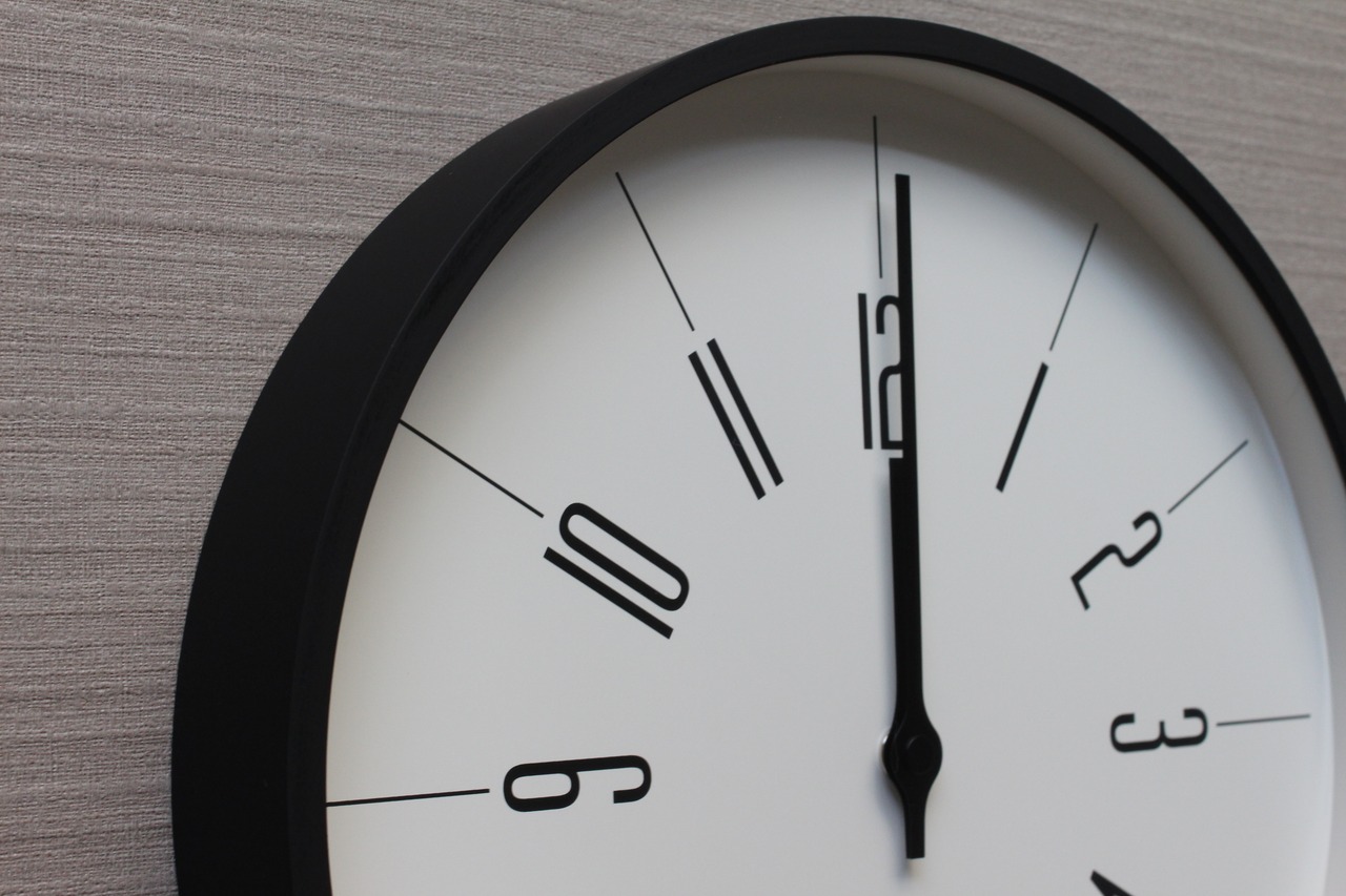 時計台の時計　電波ウォールクロック