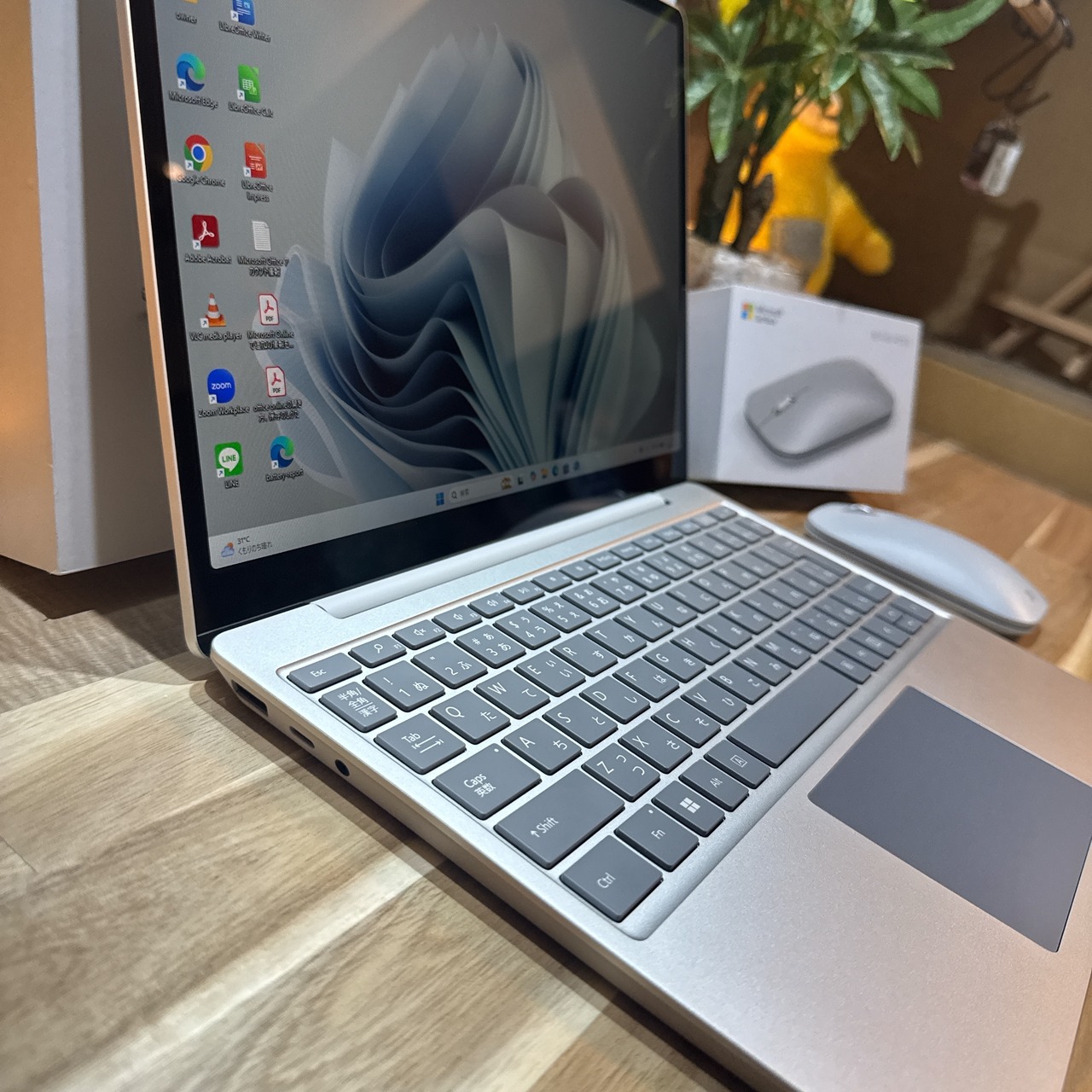 \ 公式ショップ限定価格❣️/ 美品《Surface Laptop Go2》プラチナ Core i5 第11世代 メモリ8GB SSD256GB ノートパソコン 安心サポート＆3ヶ月保証付き