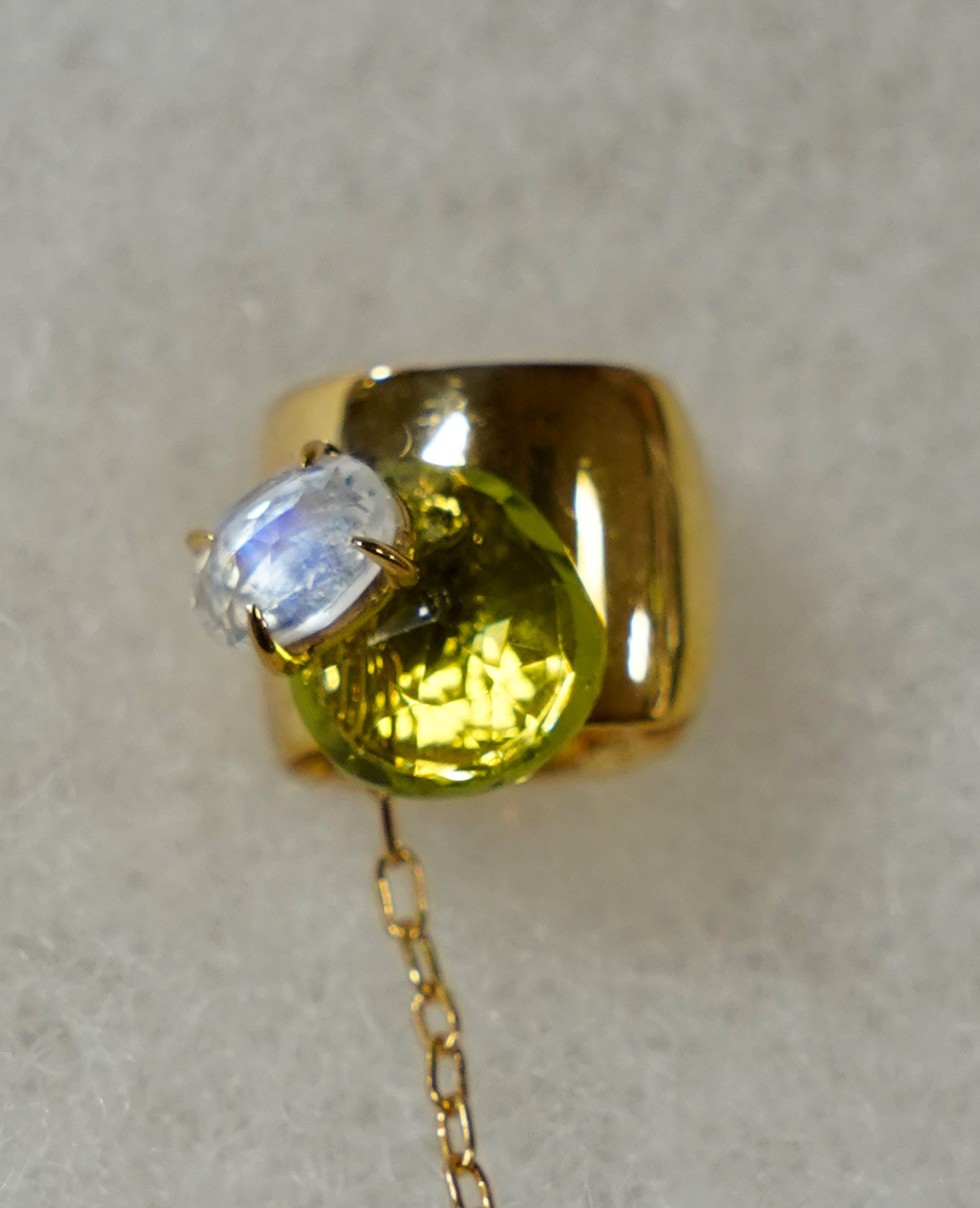 (SV)Thalatta Earcuff( Moonstone)