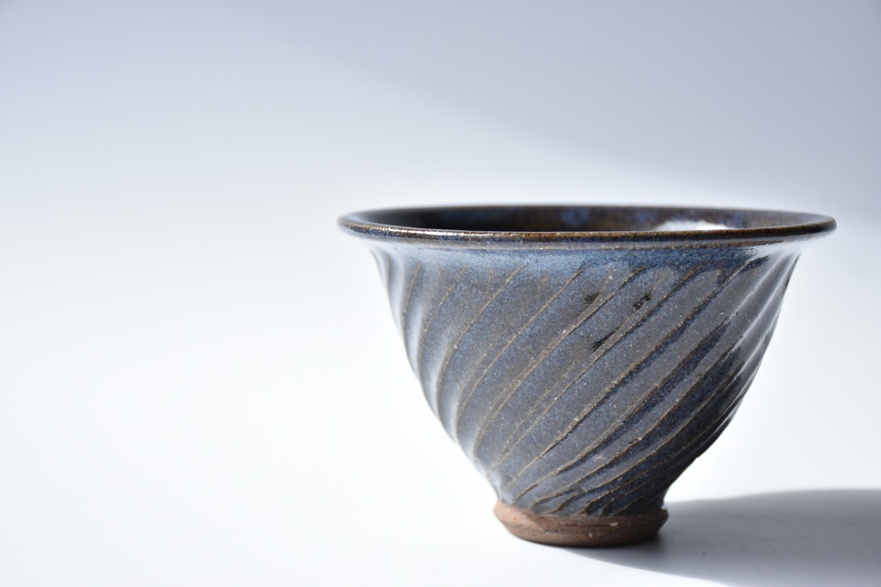 小代瑞穂窯 / 福田るい : カフェオレボウル (大) 斜めしのぎ 青