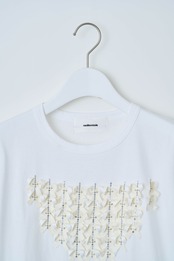 Ribbon embroidery t-shirt