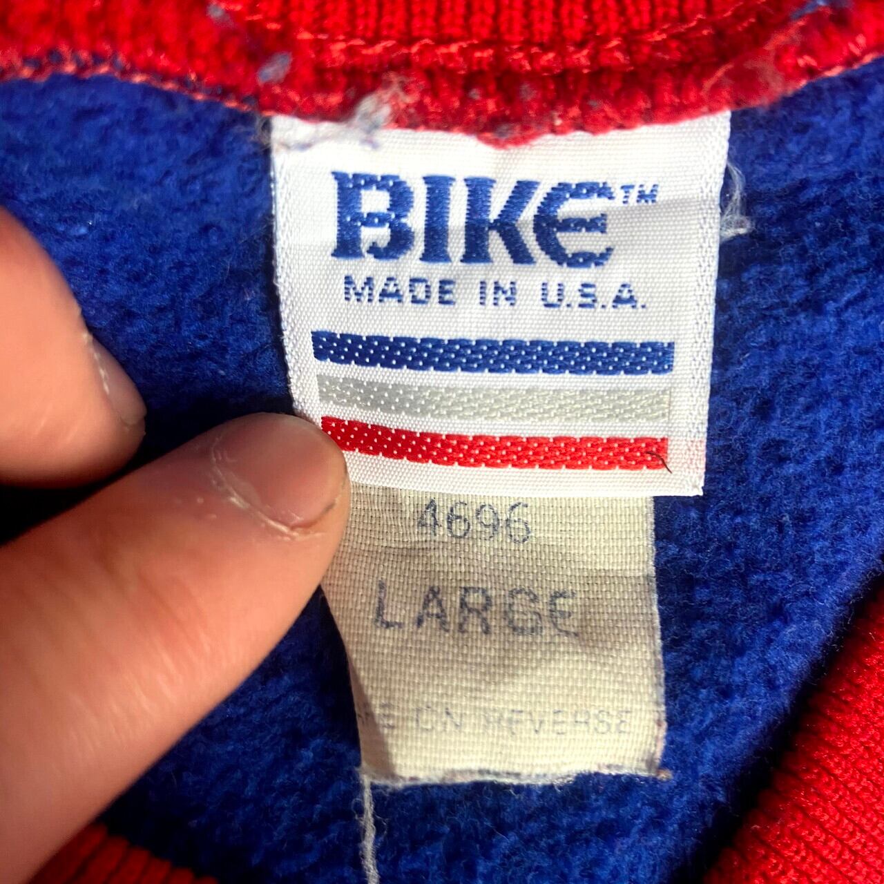 90年代 USA製 BIKE Vネック リブライン ワンポイント刺繍 スウェット ...