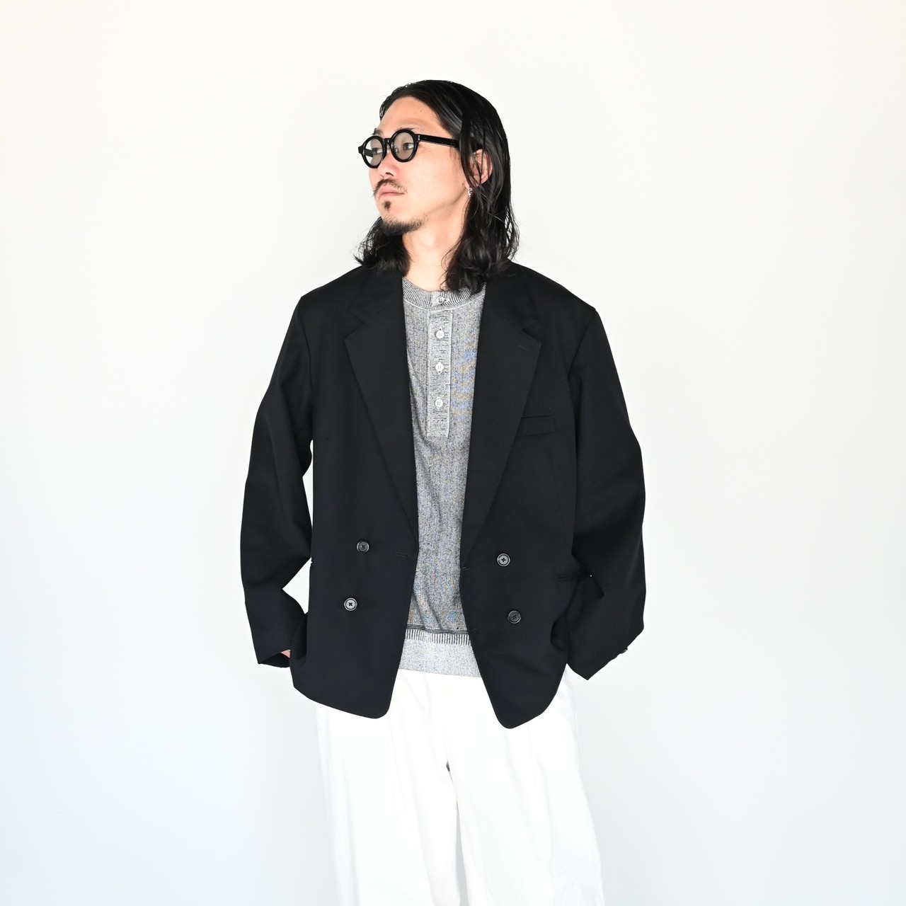 INTERIM (インテリム)一枚生地仕立てのダブルジャケットとカジュアルパンツでコーディネート3