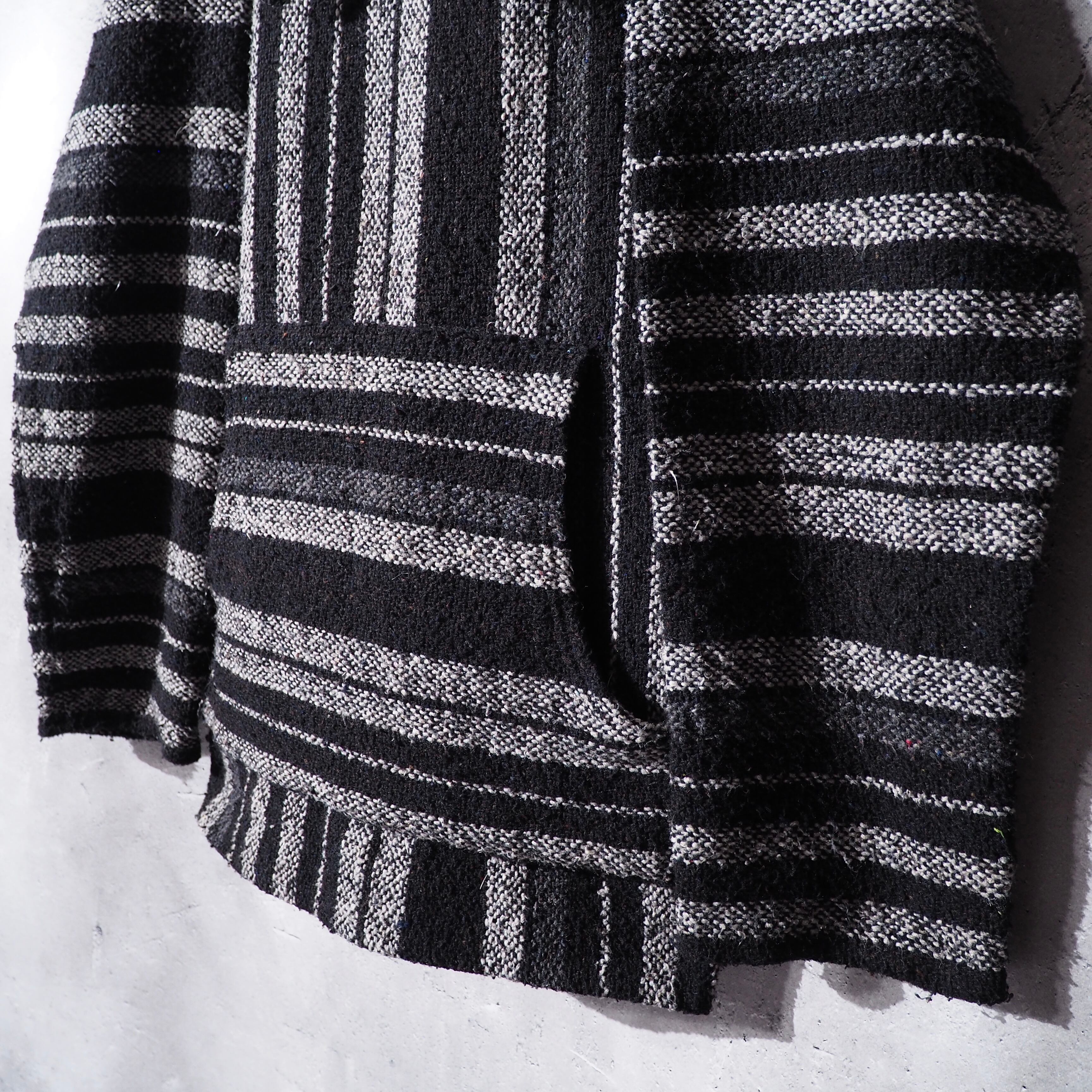 King over loose silhouette monotone line pattern vintage mekisikan Parker