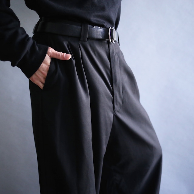 2-tuck straight silhouette black super wide slacks