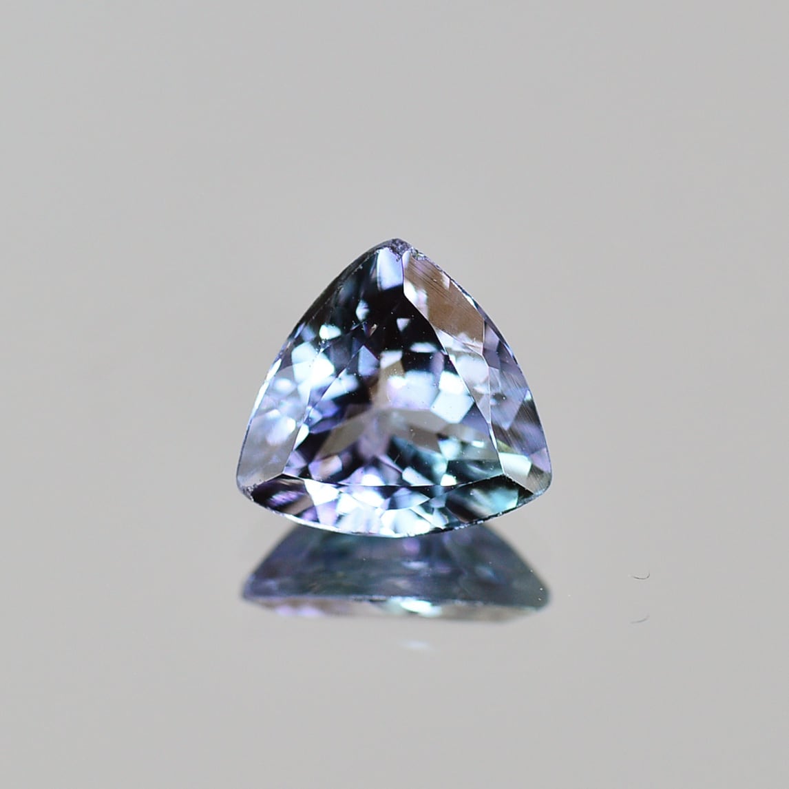 鑑別書付き 非加熱タンザナイト 0.850ct ルース トリリアント バイ
