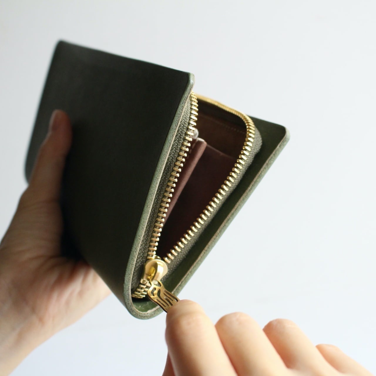 mu 財布 FENDI フェンディ 三つ折り財布 Baguette バゲット 8M0395 AAJD