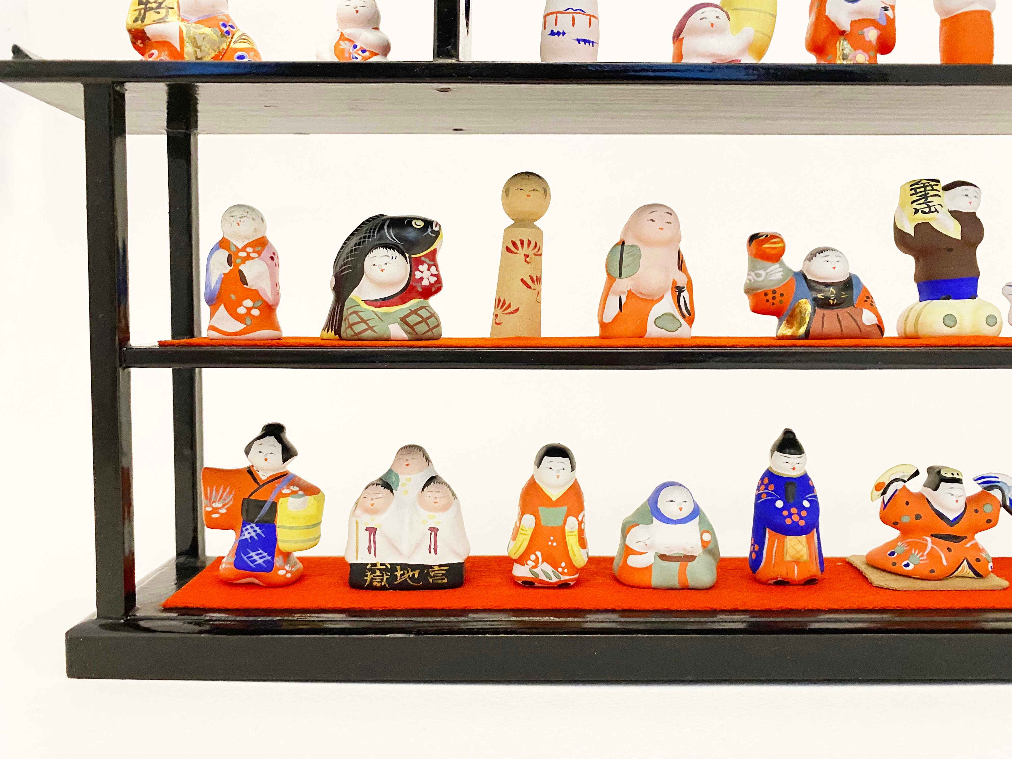 諸国人形ヴィンテージ30体セット（大光作・専用棚付き）