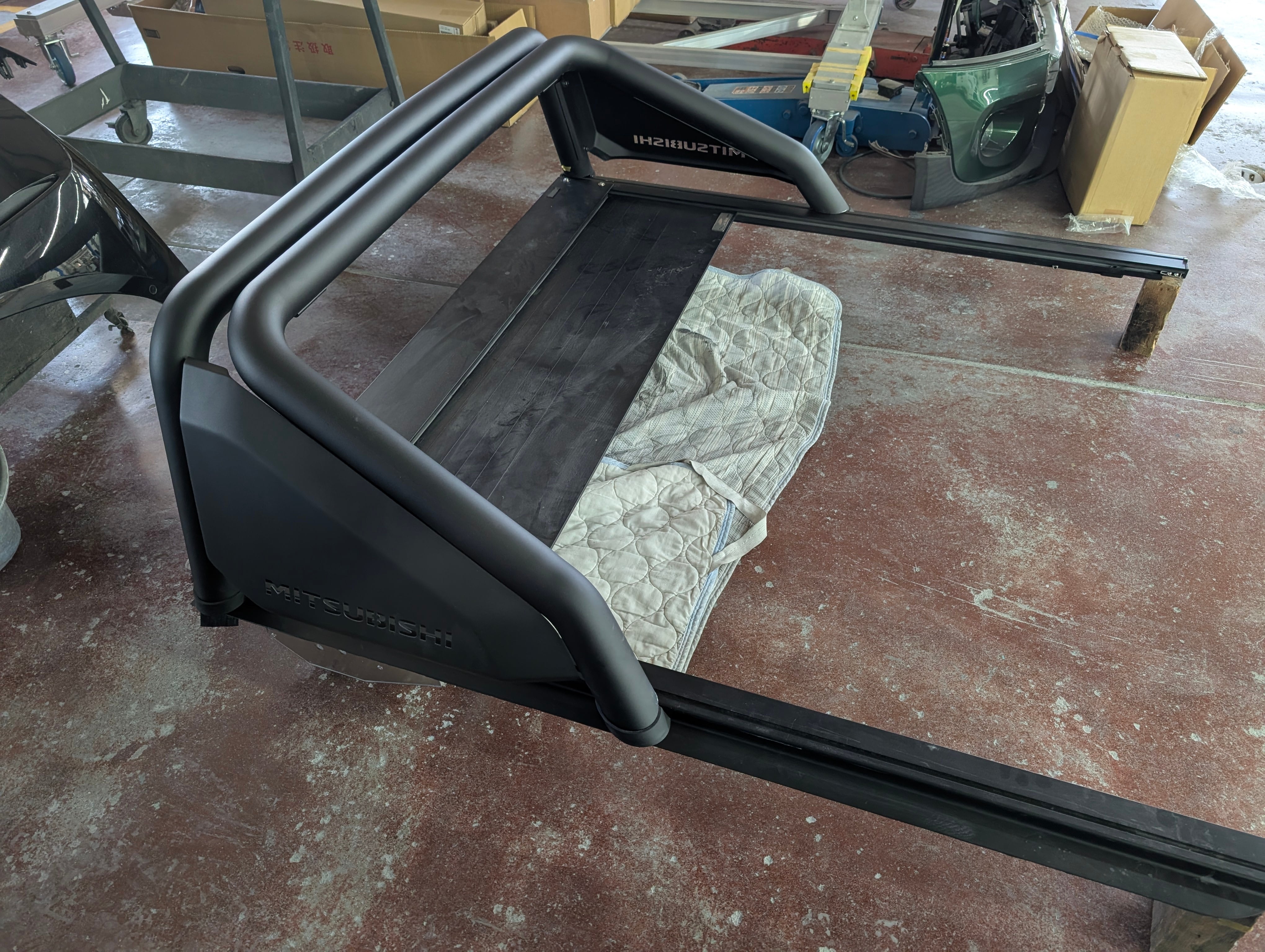 次回入荷時期未定】 MDF 新型トライトン 手動トノカバー＆純正スポーツ