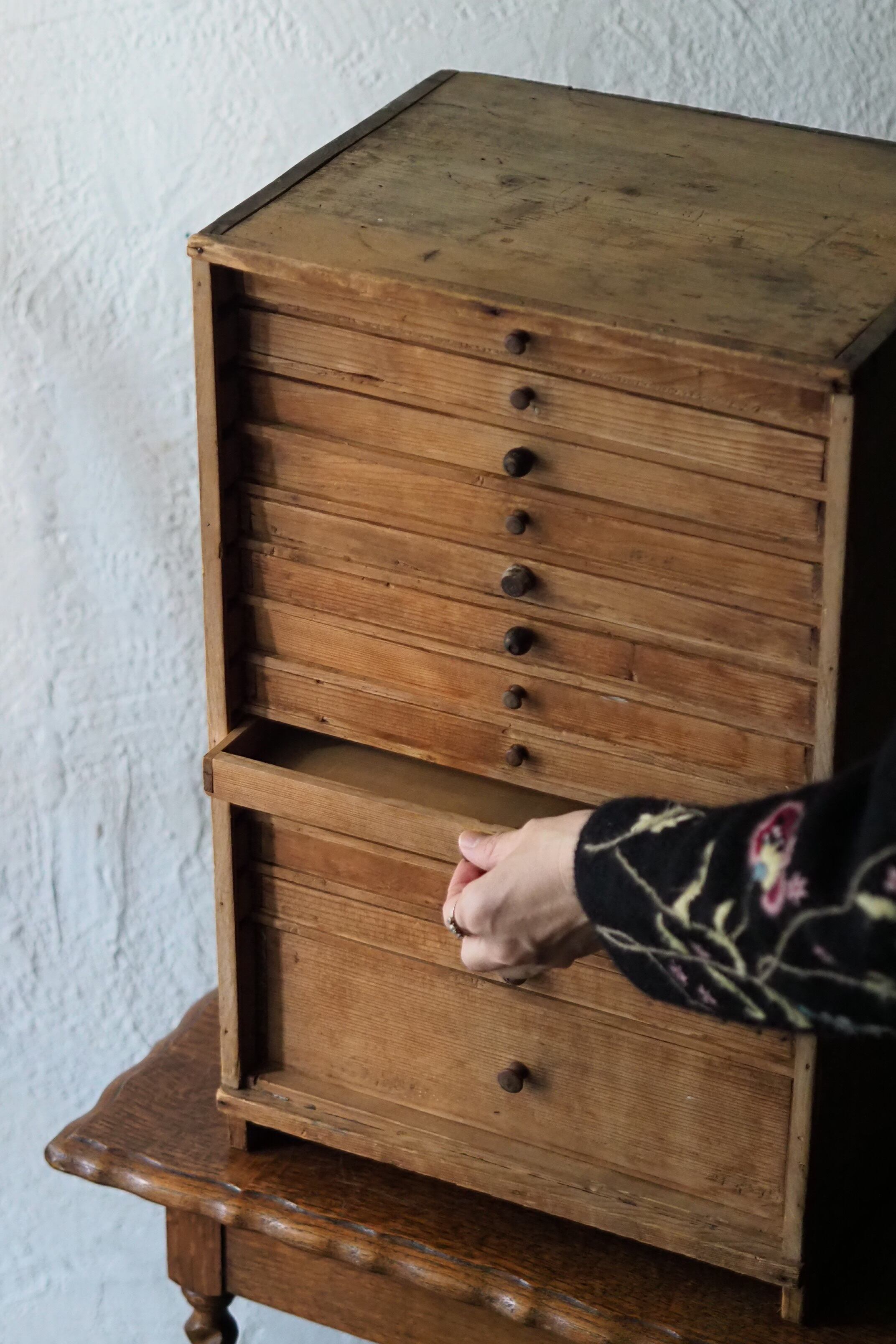 アンティークな手提げ付小引き出し アンティークパイン小引き出し-antique pine drawer | アンティーク