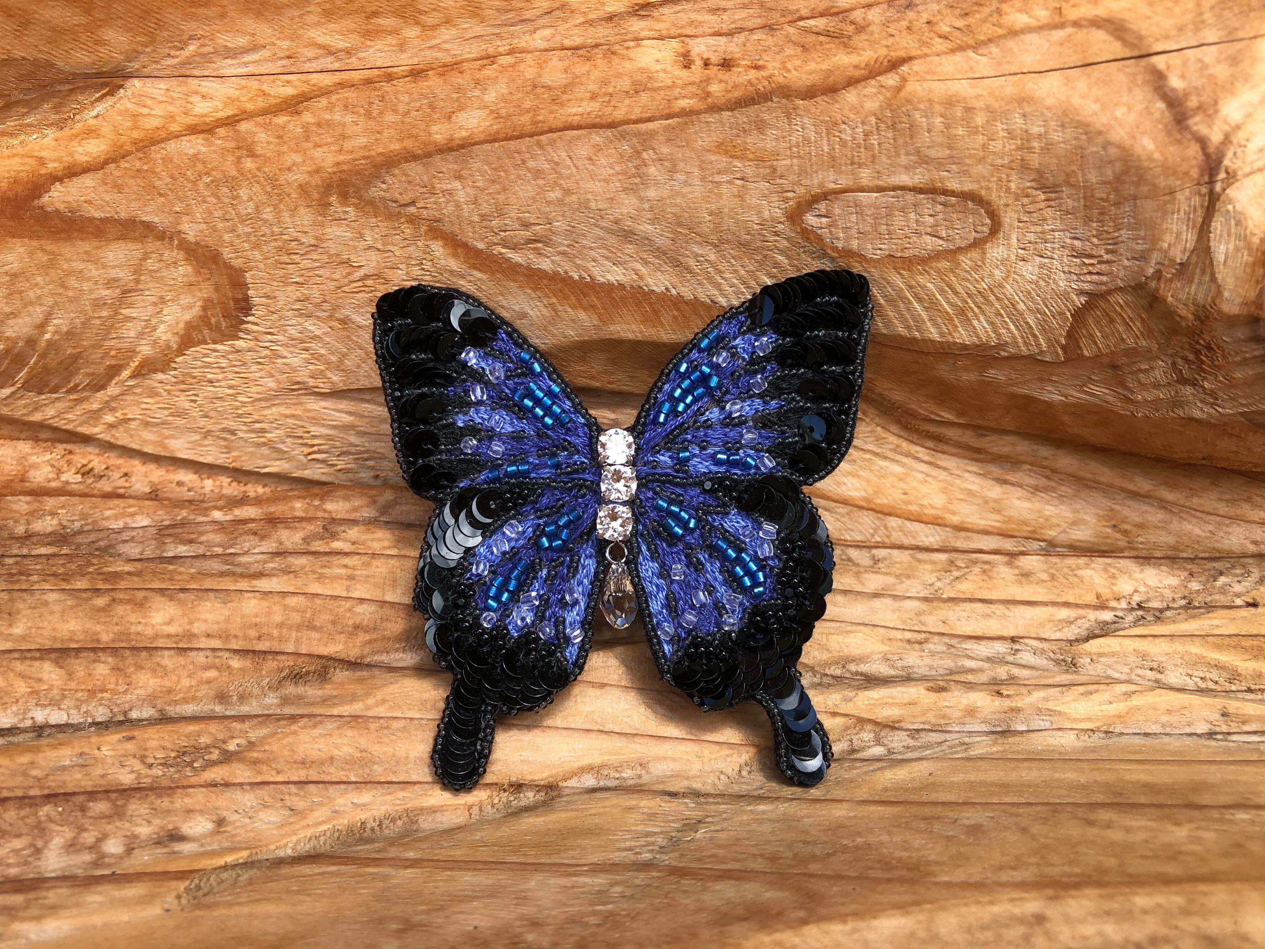 幸福の青い蝶『ユリシス』手刺繍ブローチ　一点物 / Atelier Sankayou