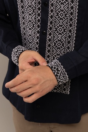 ウクライナ刺繍ヴィシヴァンカ　手刺繍　XLサイズ　メンズ