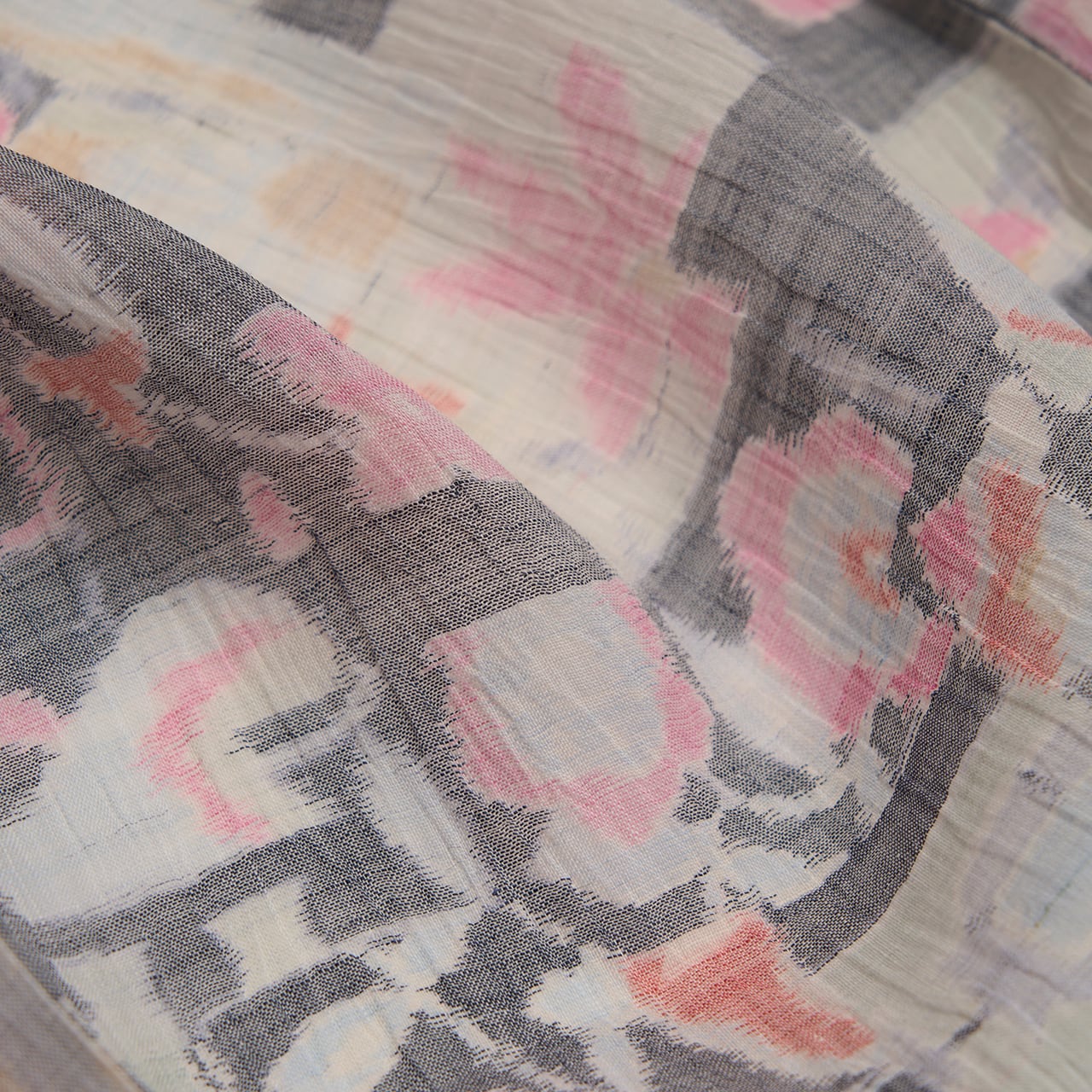 お花と花瓶の模様 小千谷ちぢみ 麻単衣着物【中古】 | かわの屋