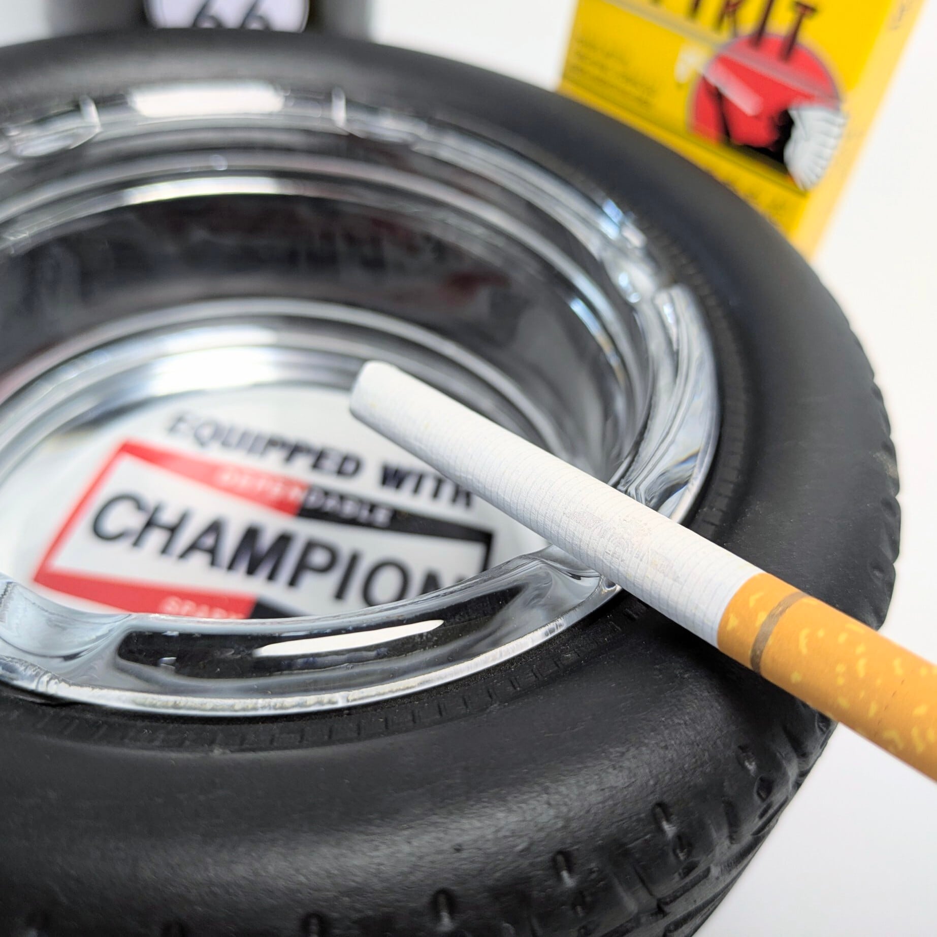 【 Tire Ashtray タイヤアシュトレイ 】 『 Champion チャンピオン 』スパークプラグ / 灰皿 / ガレージ 〚アメリカン雑貨 アメトイ〛