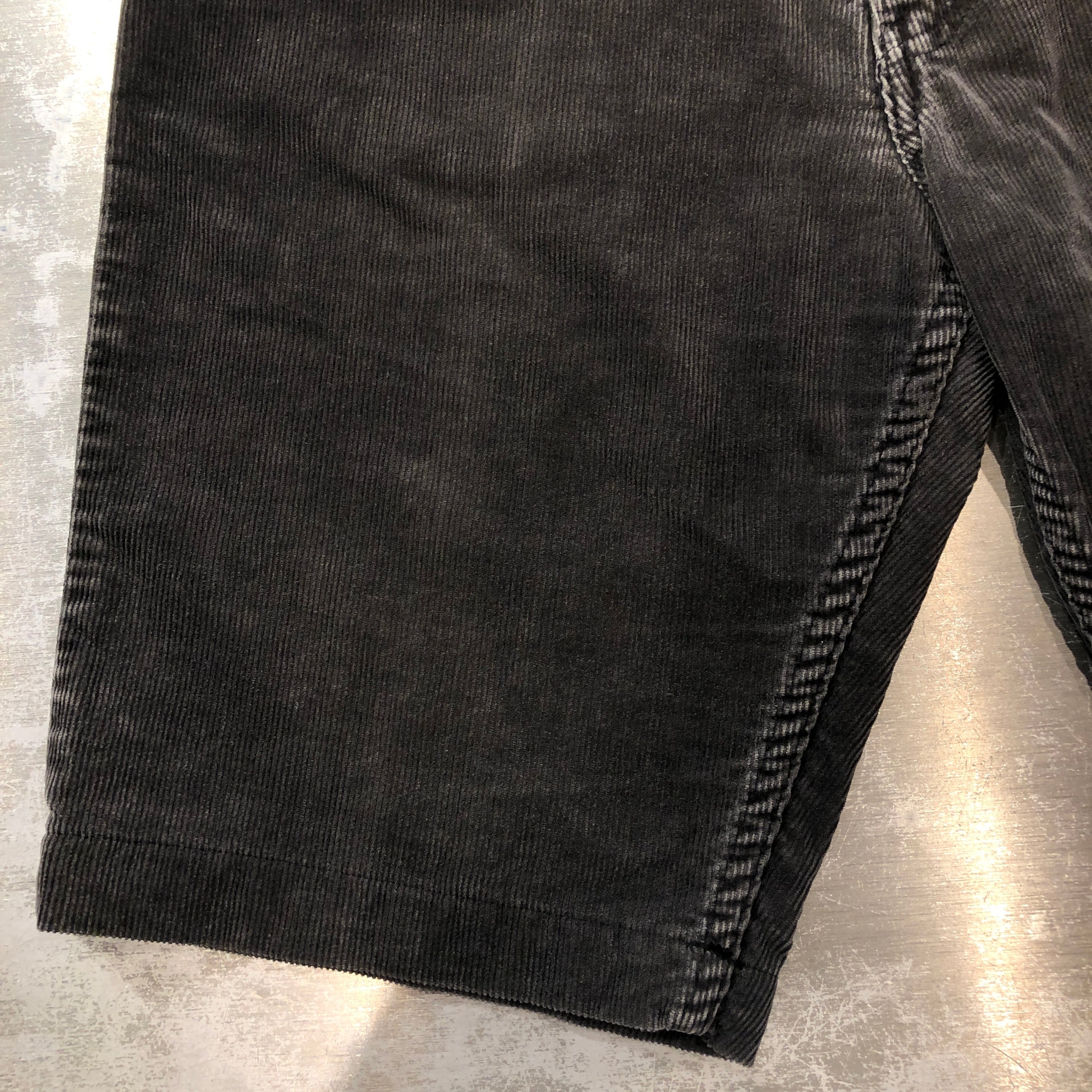 LEVI'S 519 BLACK CORDS SHORTS W33.5 | safarionline