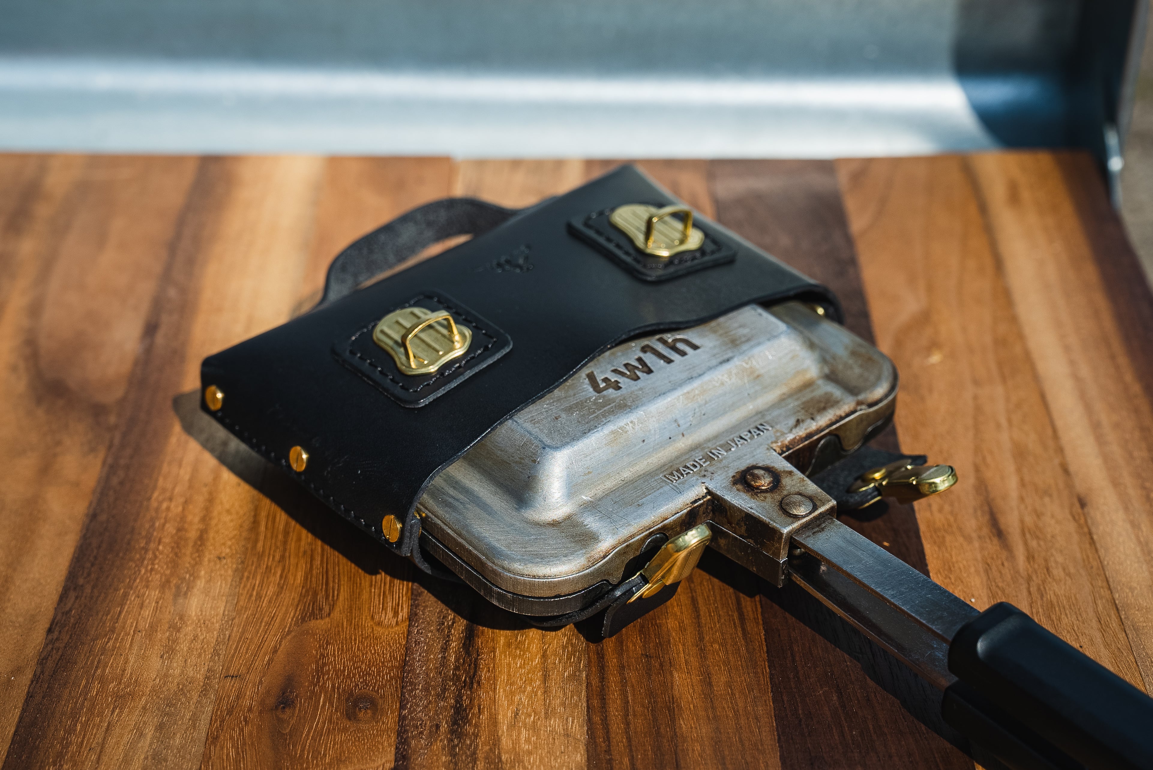 4w1hホットサンドソロ 専用レザーケース ブラック | gemelli（ジェメリ）