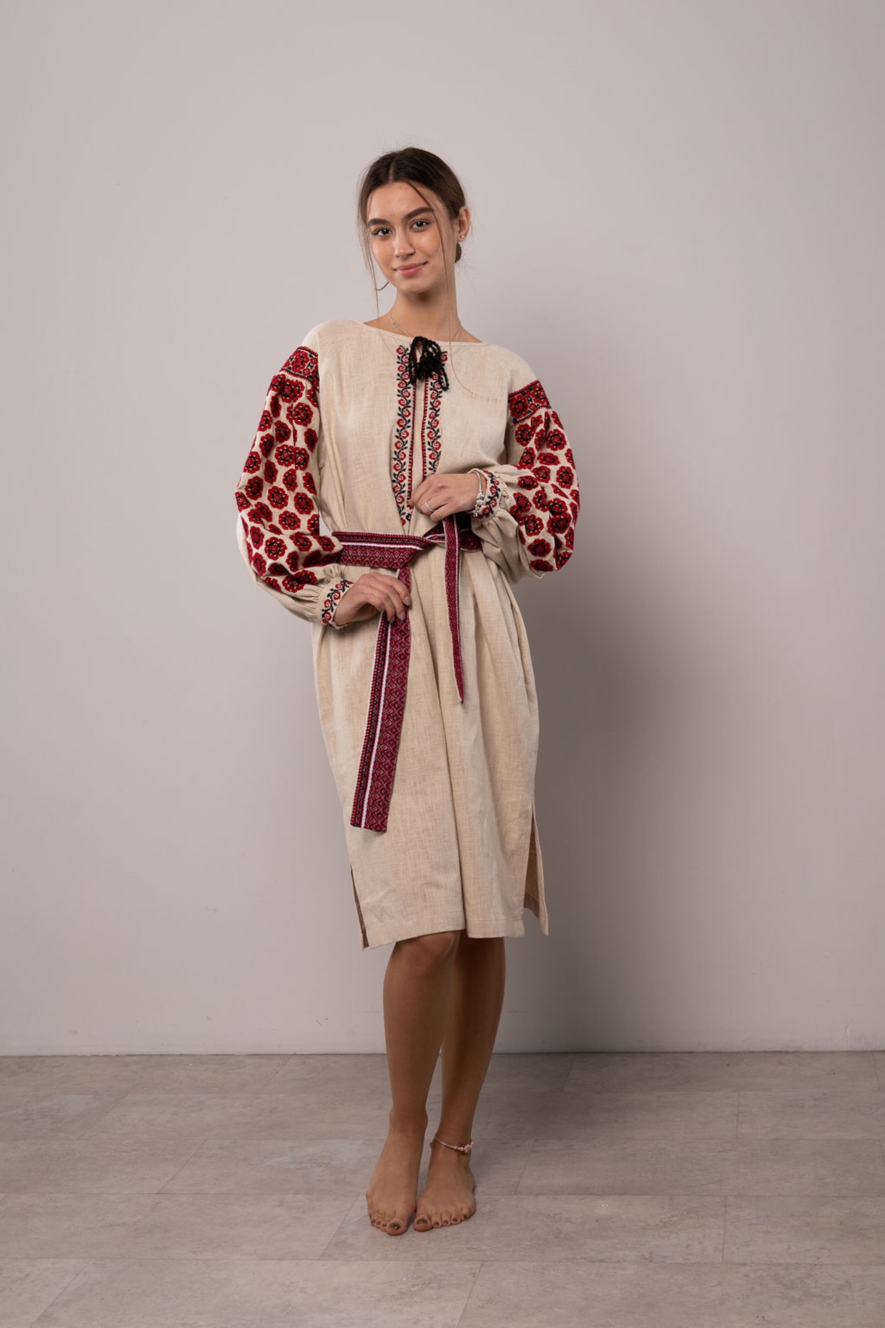 【ハイエンド】ウクライナ刺繍ヴィシヴァンカ・クラシック　手刺繍　麻　レディース・フリーサイズ - 6