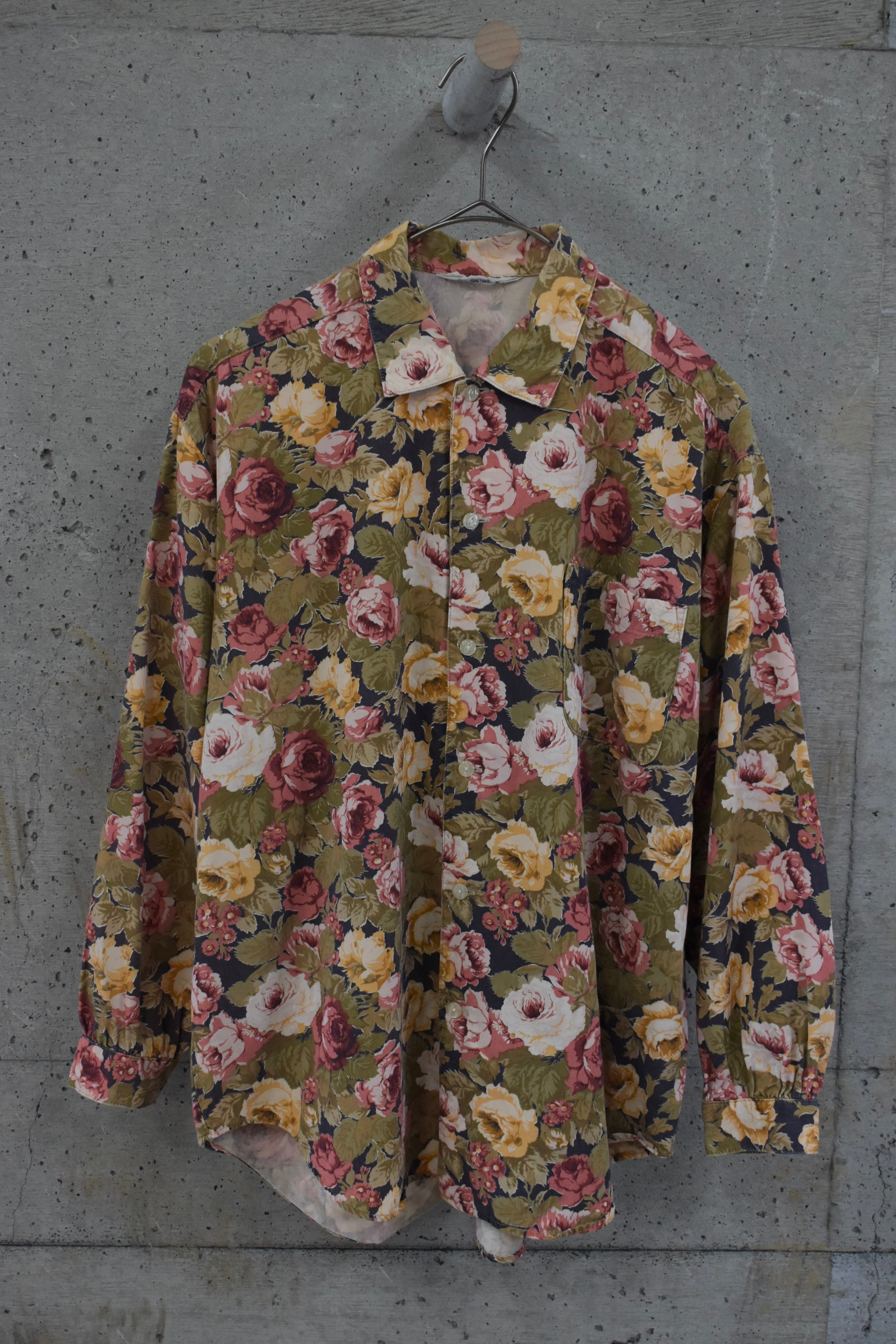 Rose pattern long-sleeved shirt