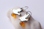 鳥と琥珀のピアス