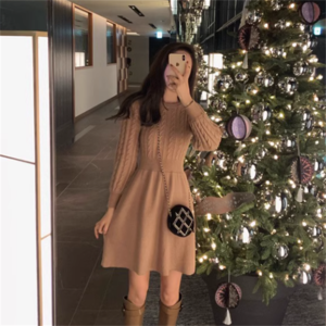 【送料無料】 ミニワンピ 2色 長袖 Uネック かぎ編みニット Aライン フレア 厚手生地 ケーブルニット 伸縮性 可愛い 大人可愛い きれいめ シンプル カジュアル シック コンサバ 華やか 大人 上品 おしゃれ お洒落 こなれ感 フェミニン 無地 冬 レディース 女性用 ママ 20代 30代 40代 デート お出かけ 女子会 お呼ばれ 休日 お茶会 着回し 普段使い ファッション コーデ スタイル 楽ちん 体型カバー 定番 プチプラ 着痩せ ブラック ブラウン 大人カラー ベイクドカラー 秋カラー