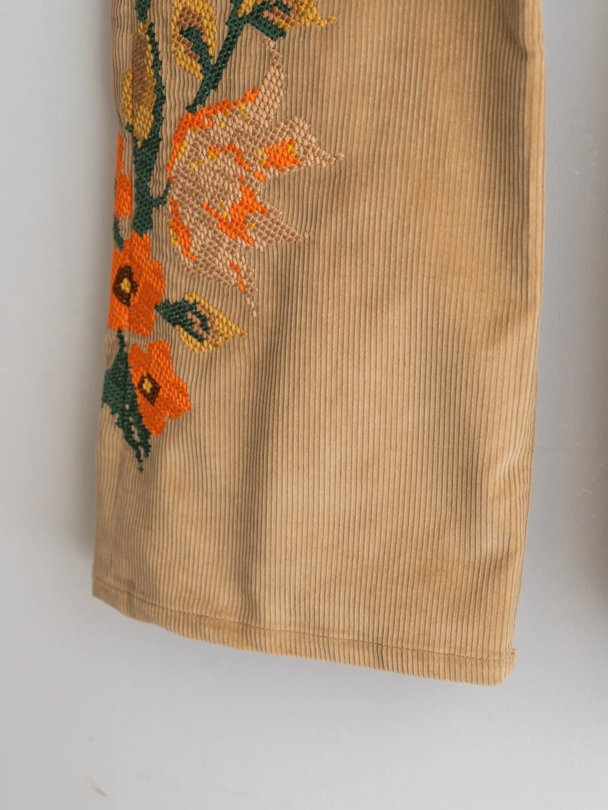 KHOKI Embroidery-design pants BEIGE 25fw-p-08 | BEST PACKING STORE