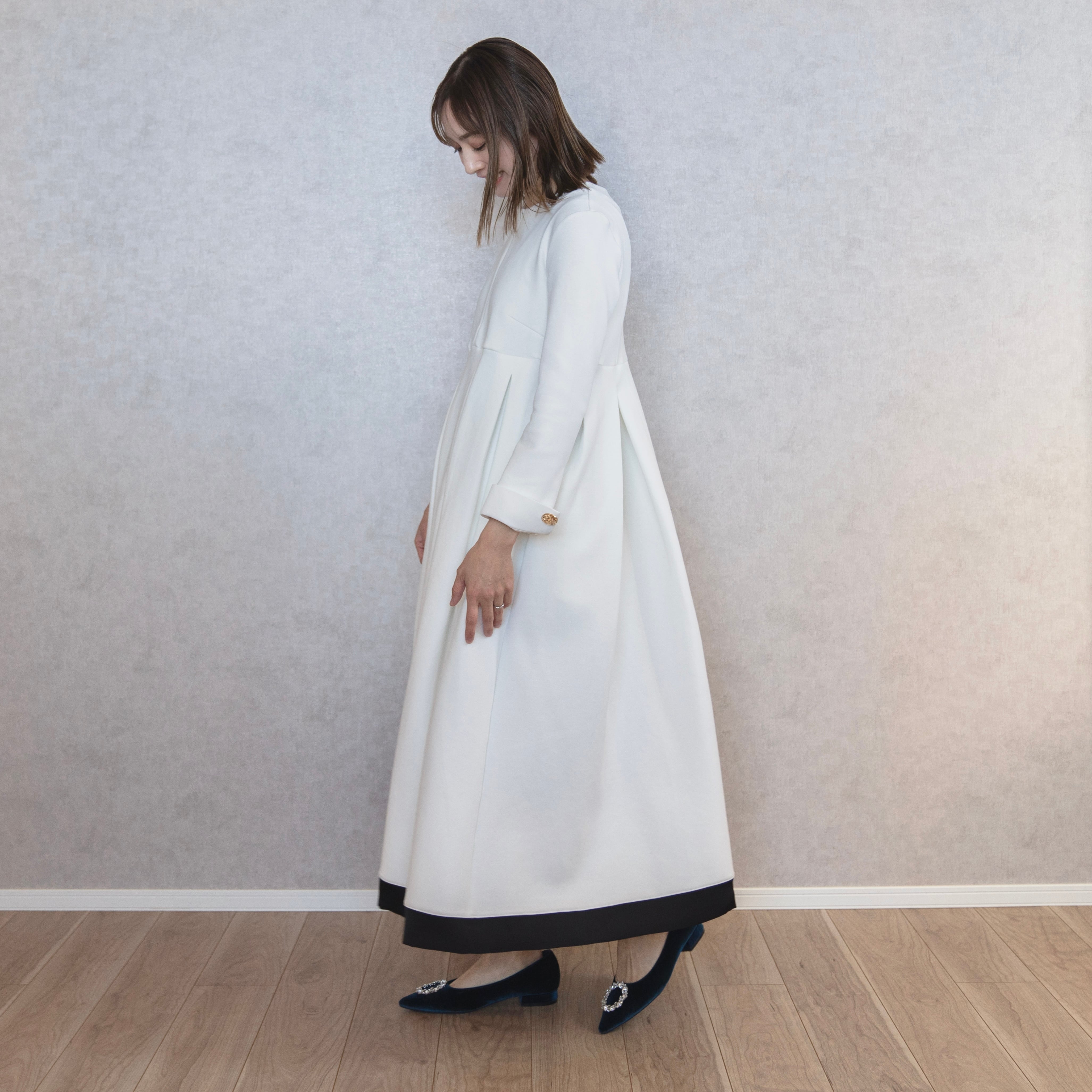 バイカラー袖カフスロングワンピース(授乳対応) / White | Fraise Shop