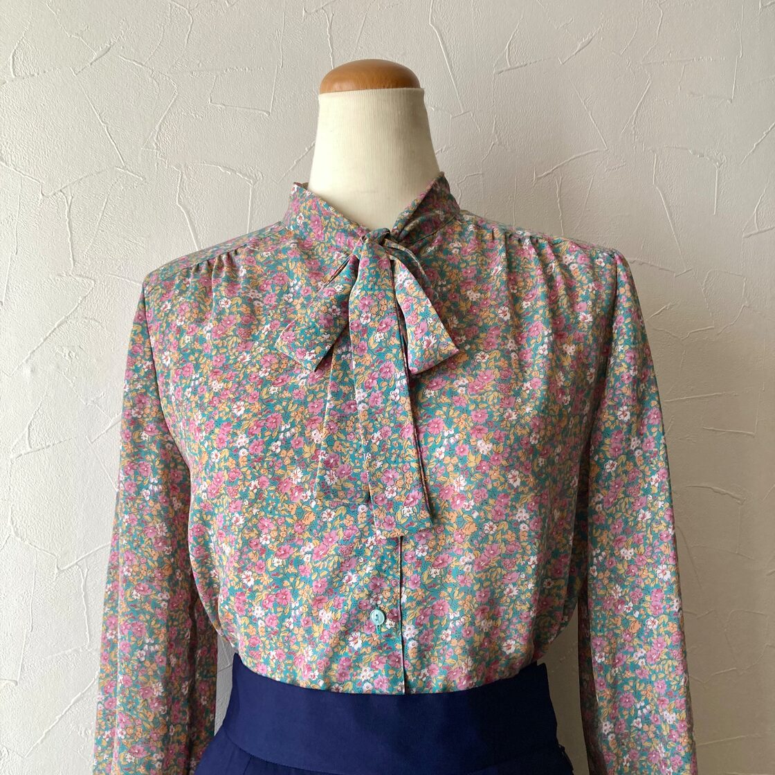 淡い小花柄ボウタイブラウス 昭和レトロ 古着 used vintage | PAY ID
