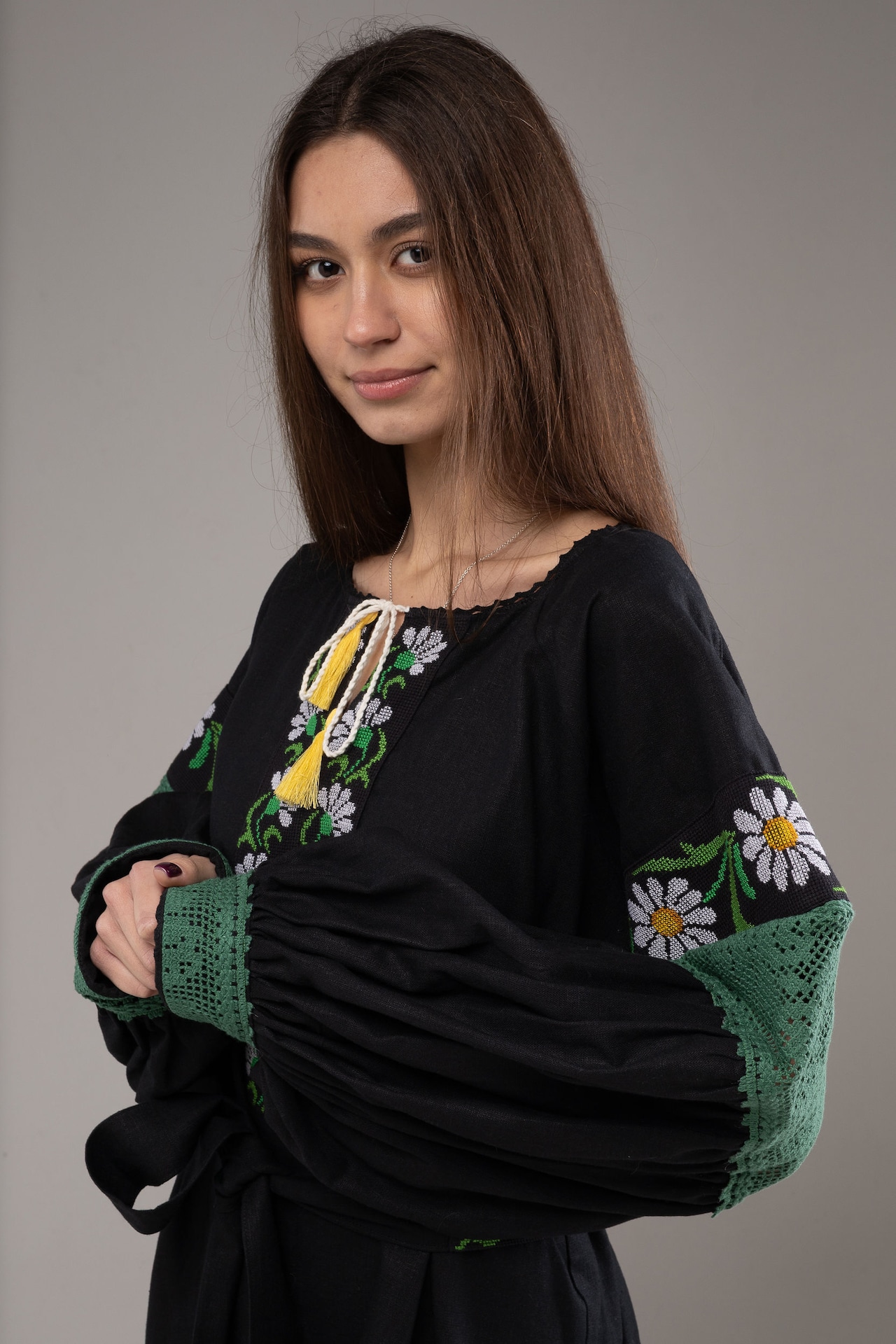 ウクライナ刺繍ヴィシヴァンカ　バルーン袖　手刺繍　麻　レディース・フリーサイズ - 2