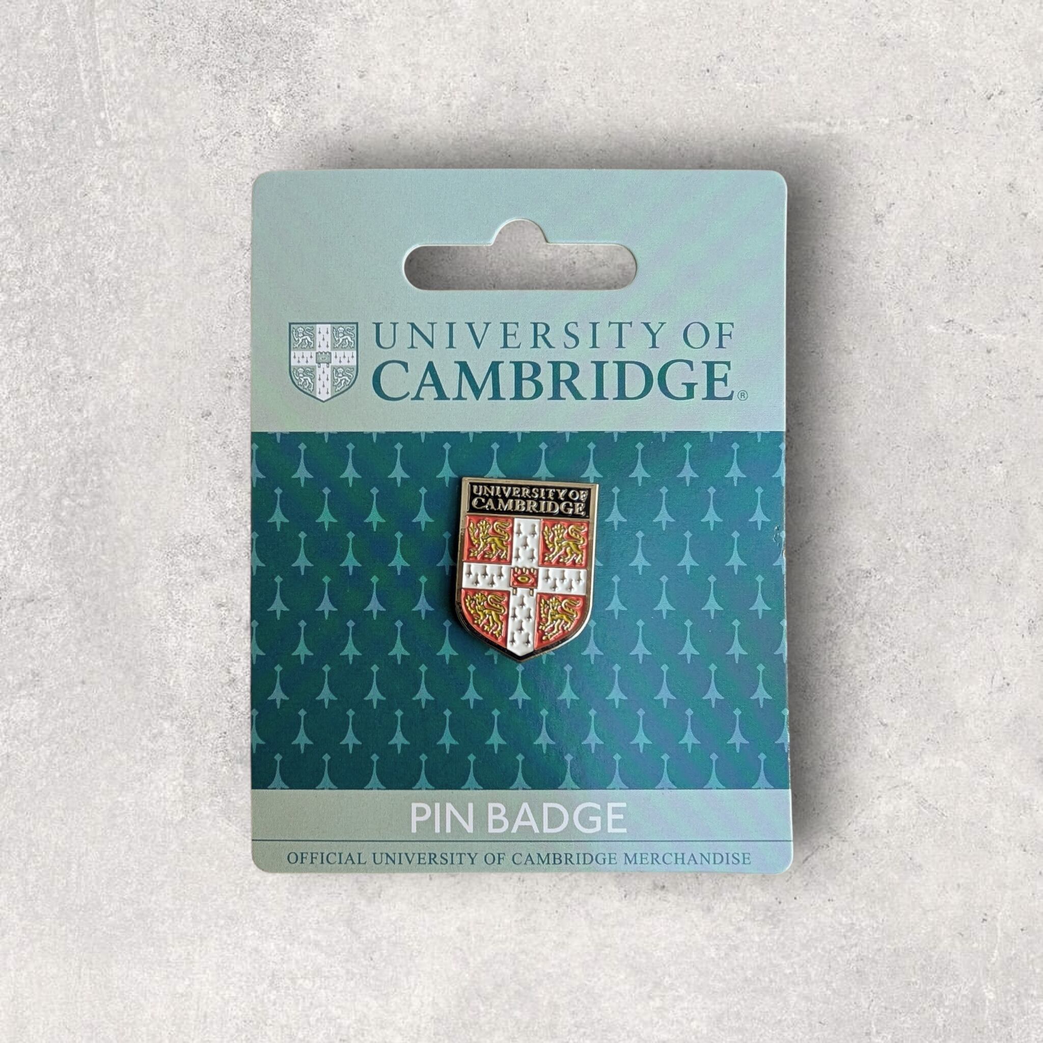 ケンブリッジ大学 Cambridge university ベア　新品タグ付 ケンブリッジ大学ピンバッジ Elgate Products 90416 | 英国雑貨専門店