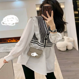 【送料無料】 ブラウス トップス ロング丈 チュニック 大きい ゆったり ゆる ぽっちゃり 長袖 Vネック Aライン フレア プルオーバー 薄手生地 千鳥格子 かわいい 大人可愛い 大人女子 こなれ感 シンプル カジュアル 大人 上品 おしゃれ お洒落 ラフ コンサバ シック デート お出かけ お茶会 女子会 休日 授業参観 オールシーズン シーズンレス 30代 40代 女性用 レディース ママ 着回し プチプライス デイリーユース 普段使い ファッション スタイル 楽ちん 定番アイテム 着痩せ 垢抜け