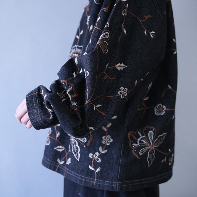 "刺繍" flower and beads design over silhouette black denim jacket