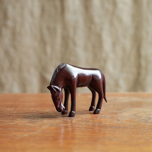 小さくてスレンダーな馬 S