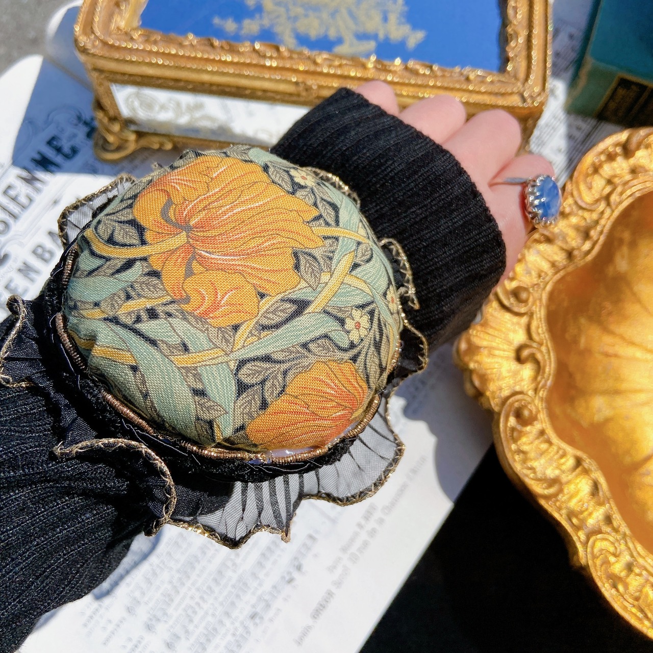 ［William Morris］アームピンクッション　るりはこべ