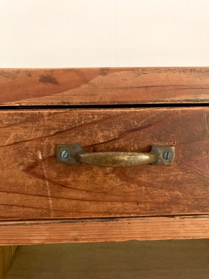 味わいのある古い文机