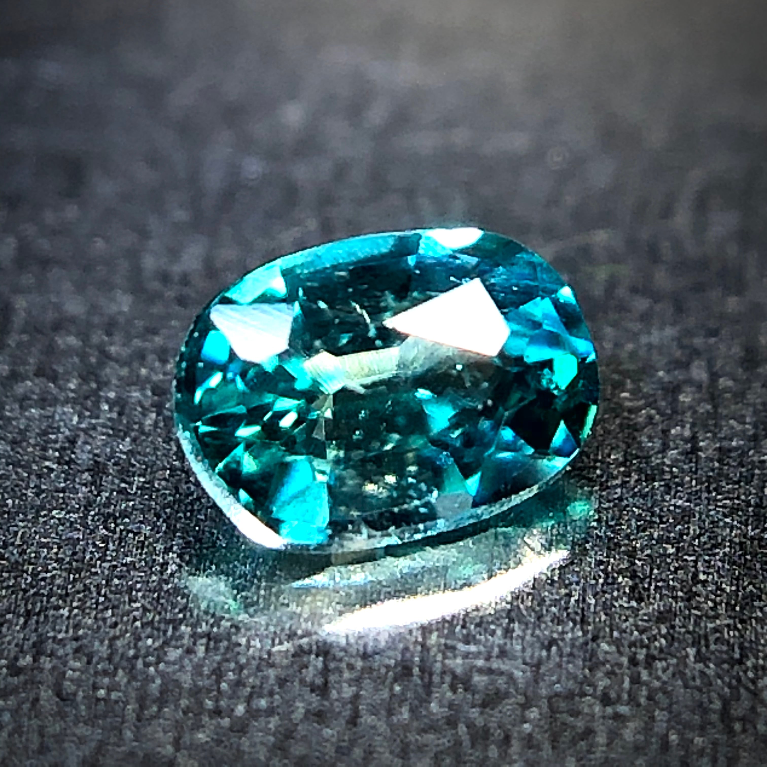 唯一無二の青色 0.07ct 希少石 天然 グランディディエライト