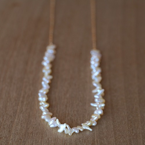 [送料無料] K18 Akoya gold color Baby Keshi Pearl chain Necklace(60cm,PNK010)