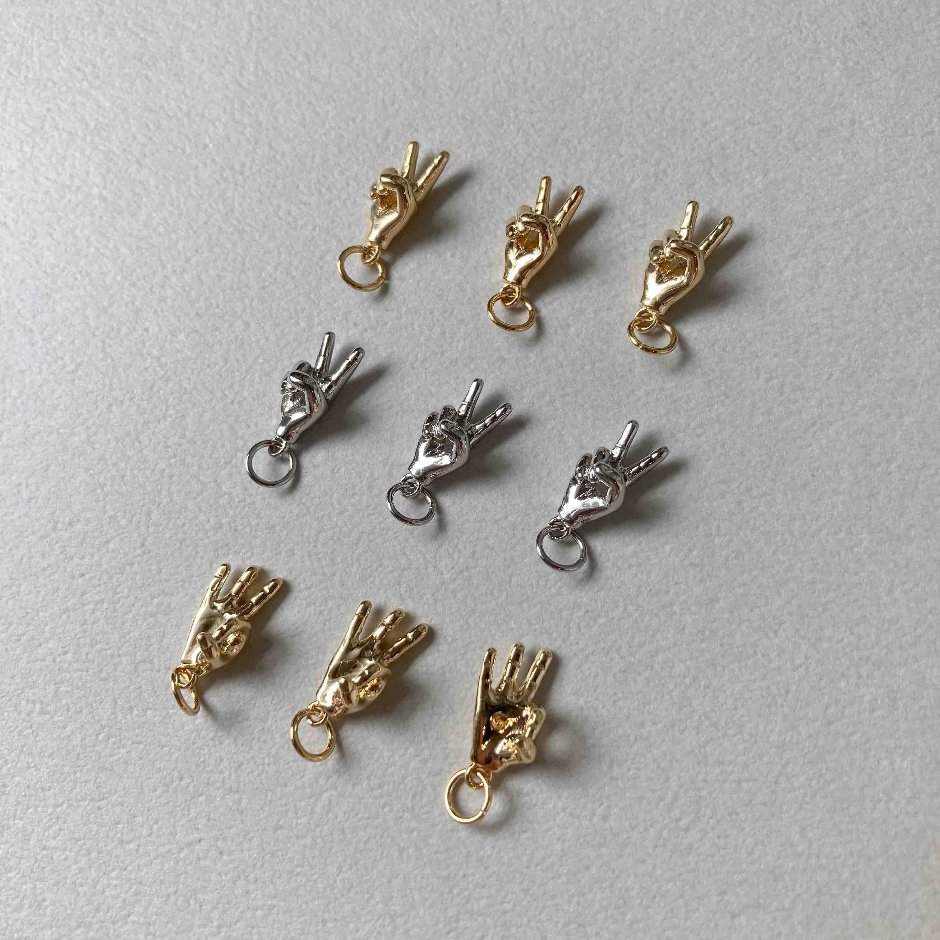 再入荷〉ハンドサインモチーフのメタルチャーム | Dua-アクセサリー