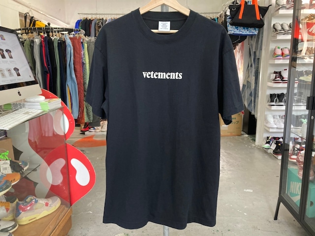 VETEMENTS 20SS PATCH LOGO OVERSIZED TEE BLACK SMALL 85KG7062