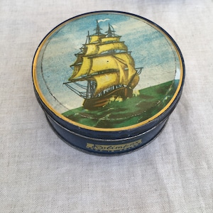 ポーランド製 帆船のTIN缶