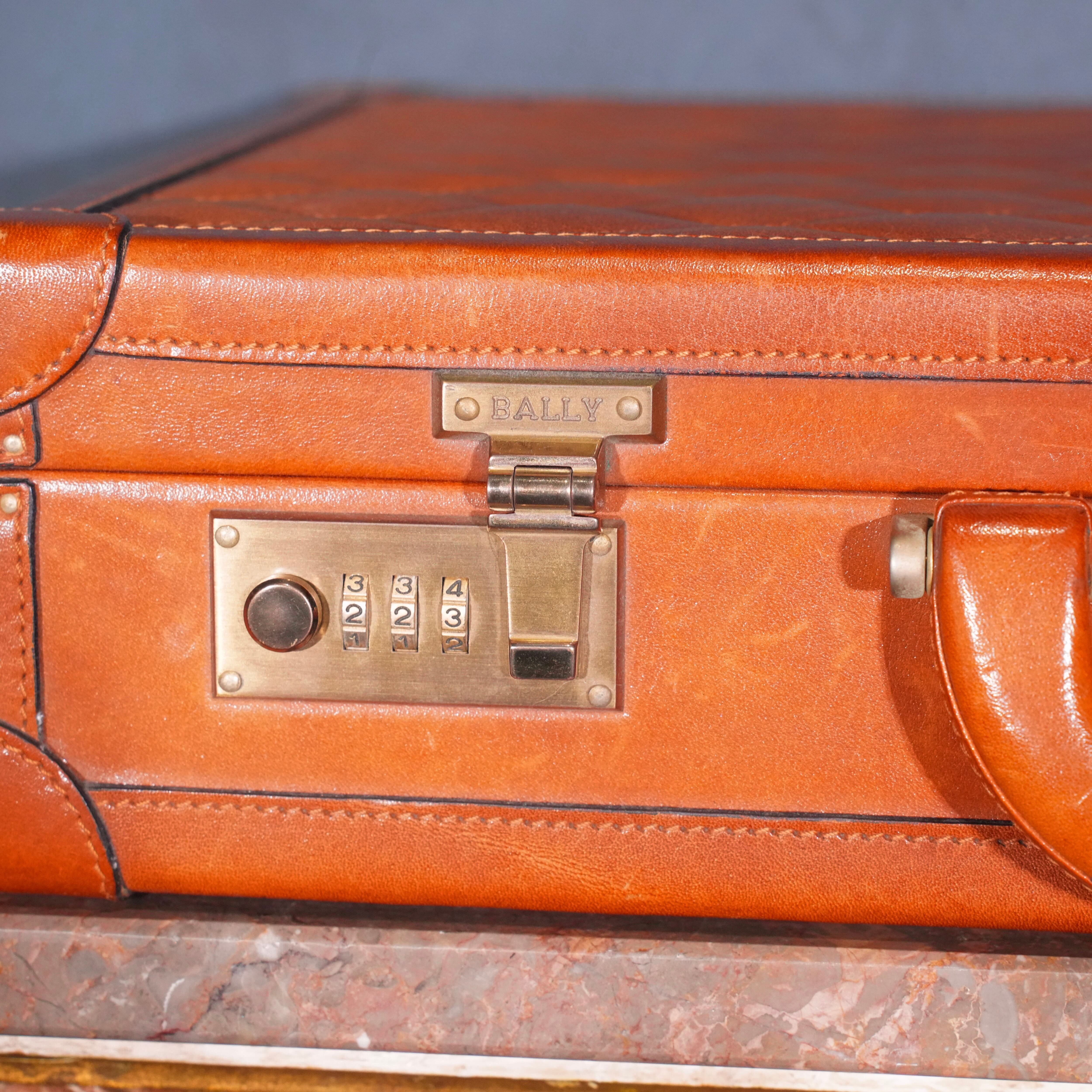 BALLY DIAMOND QUILTING STITCH DESIGN LEATHER ATTACHE CASE/バリー