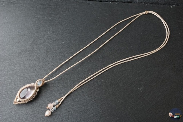 モルガナイトのマクラメネックレス