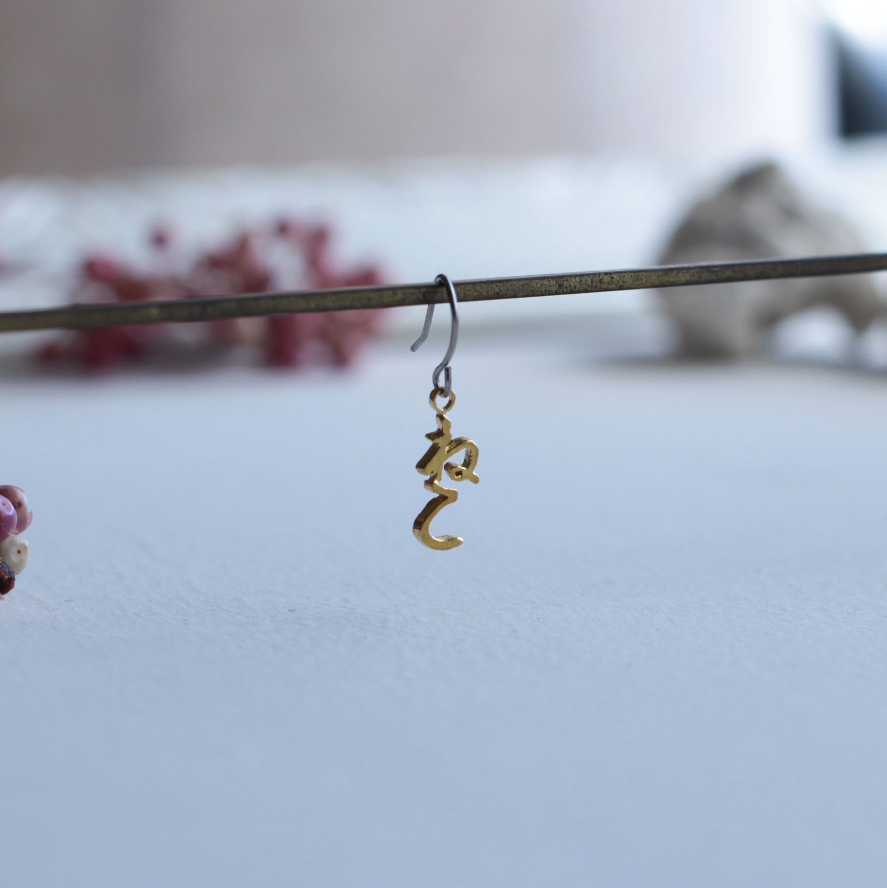 ねこ｜ピアス｜イヤリング｜ひらがな｜＊片耳用です｜P626 | thuthu