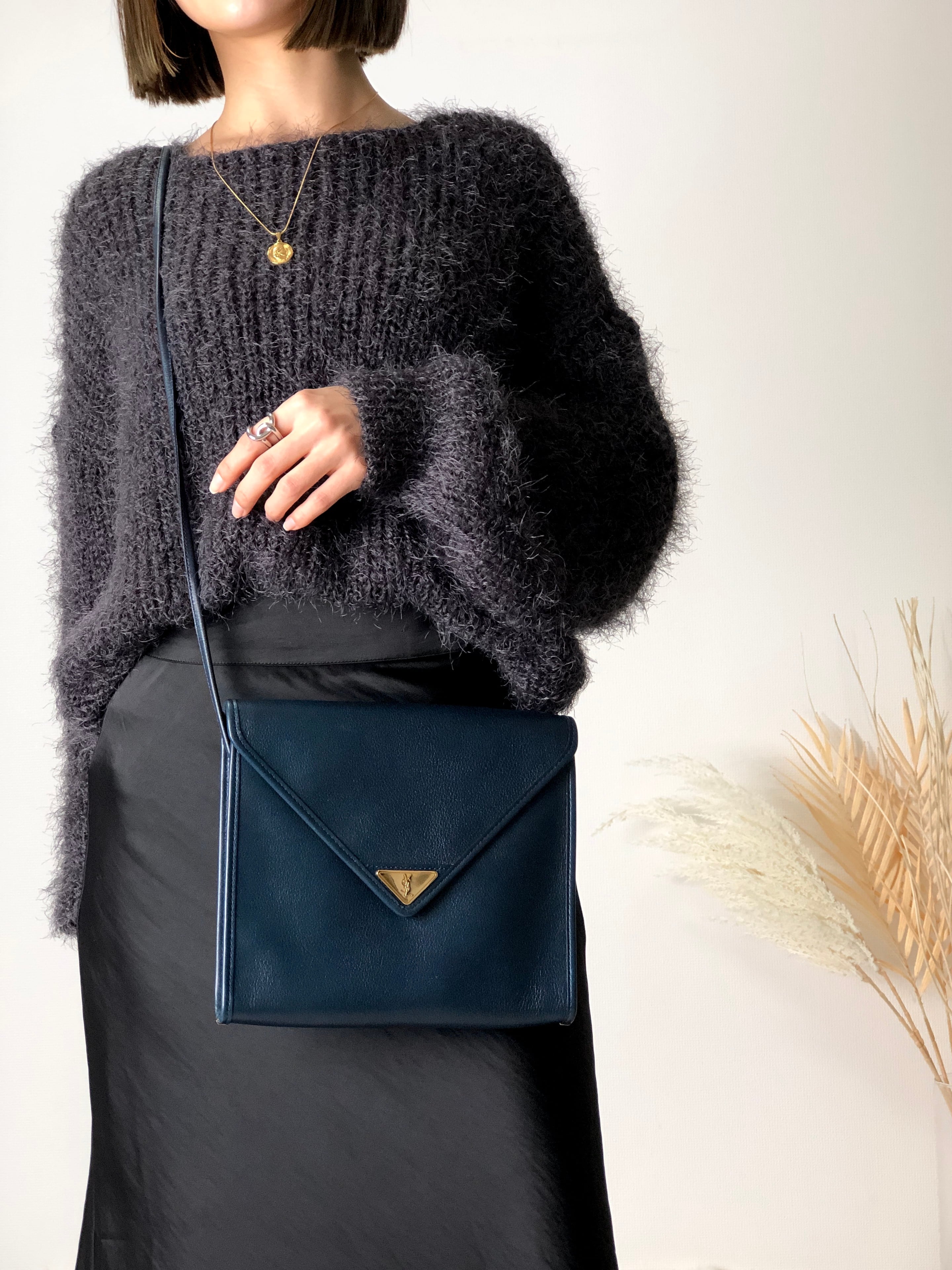 ✨YVES SAINT LAURENT✨レザー✨ネイビー✨ショルダーバッグ✨ Yves Saint Laurent イヴ・サンローラン YSLロゴ レザー ショルダー