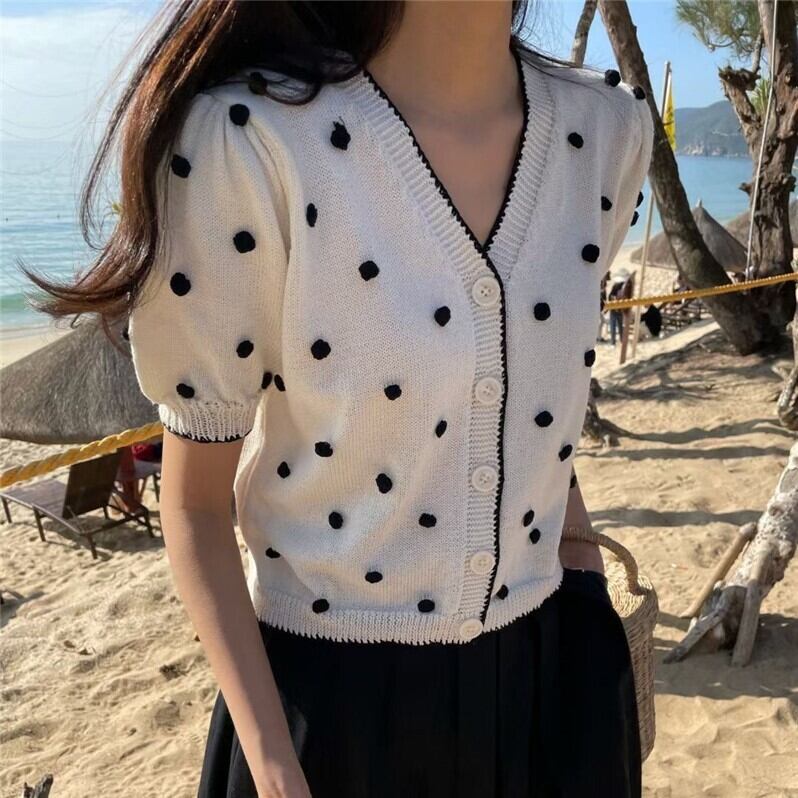 トップス レディース カーディガン ニットカーディガン ニット セーター 半袖 ショート丈 薄手 Vネック シンプル かわいい 大人可愛い カジュアル 大人 上品 お洒落 大人女子 こなれ感 ラフ ルーズ 抜け感 シック ラブリー ガーリー キュート 水玉 ドット柄 春 秋 10代 20代 30代 40代 OL 通勤 学生 通学 デート お出かけ 女子会 お泊まり 休日 リゾート 旅行 散歩 街歩き ショッピング 着回し 重ね着 コーデ 楽ちん 韓国 S M L XL ブラック ホワイト 送料無料