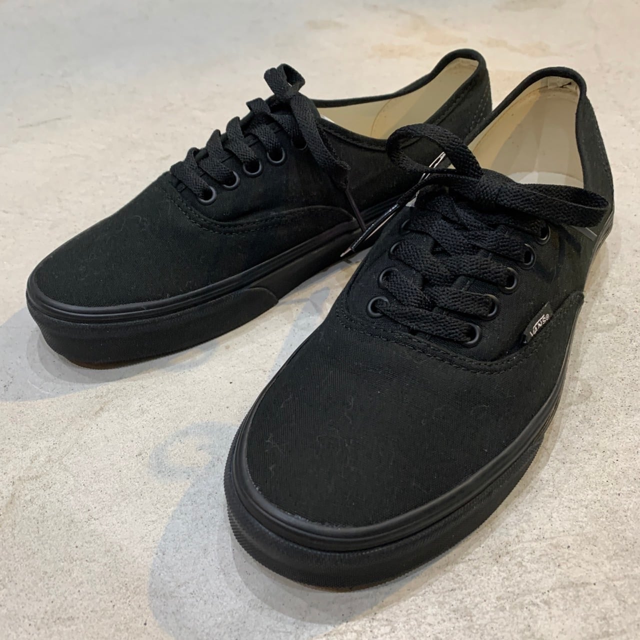 新品未使用！送料込み★PHILIPPE MODEL PARIS★SNEAKERS